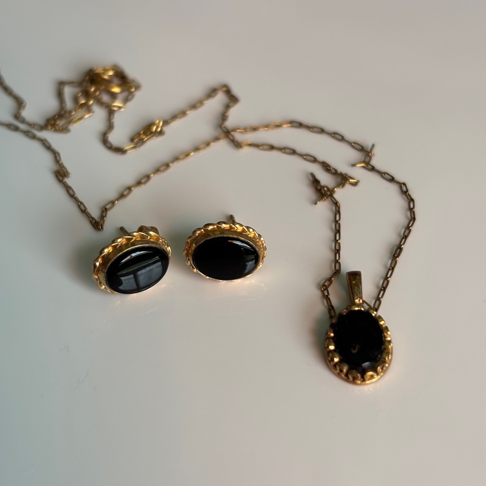 Delicate Black Onynx & Gold Necklace & Earrings Set